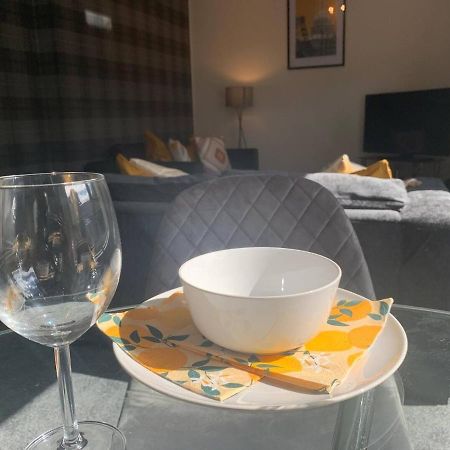 Modern 2 Bedroom Flat With Free Parking In Cambuslang, Glasgow Kültér fotó