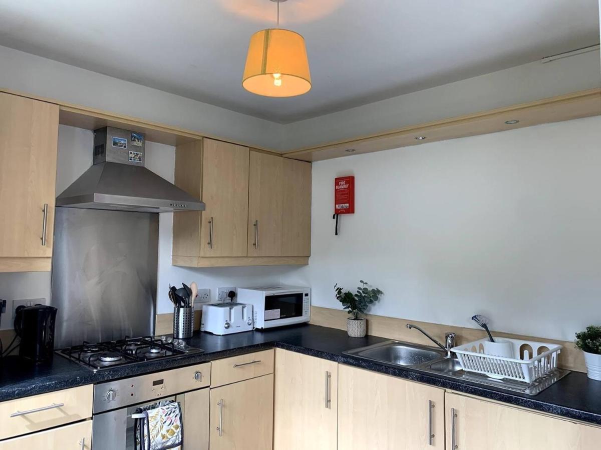 Modern 2 Bedroom Flat With Free Parking In Cambuslang, Glasgow Kültér fotó