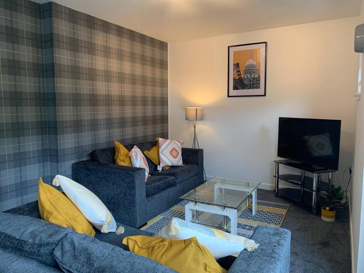 Modern 2 Bedroom Flat With Free Parking In Cambuslang, Glasgow Kültér fotó