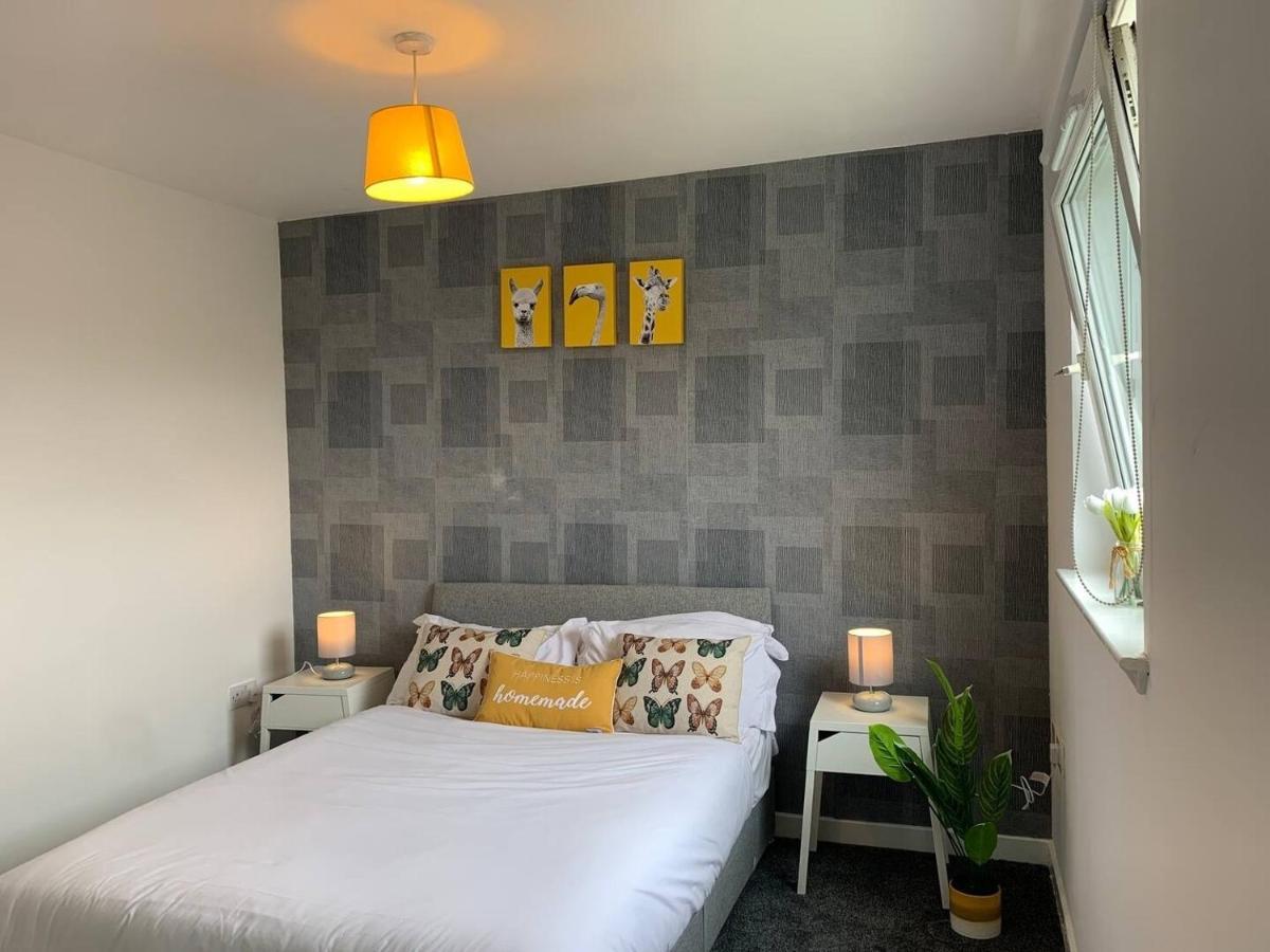 Modern 2 Bedroom Flat With Free Parking In Cambuslang, Glasgow Kültér fotó