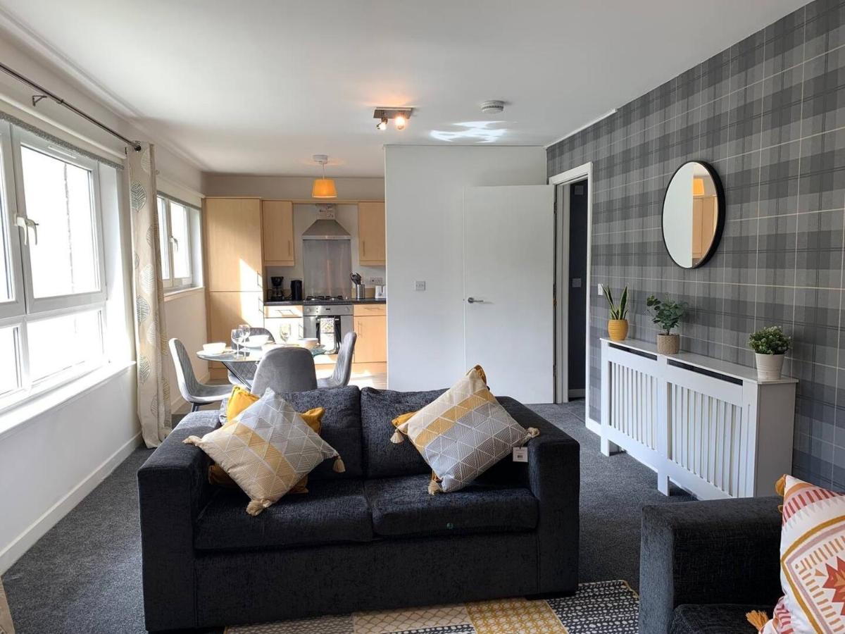 Modern 2 Bedroom Flat With Free Parking In Cambuslang, Glasgow Kültér fotó