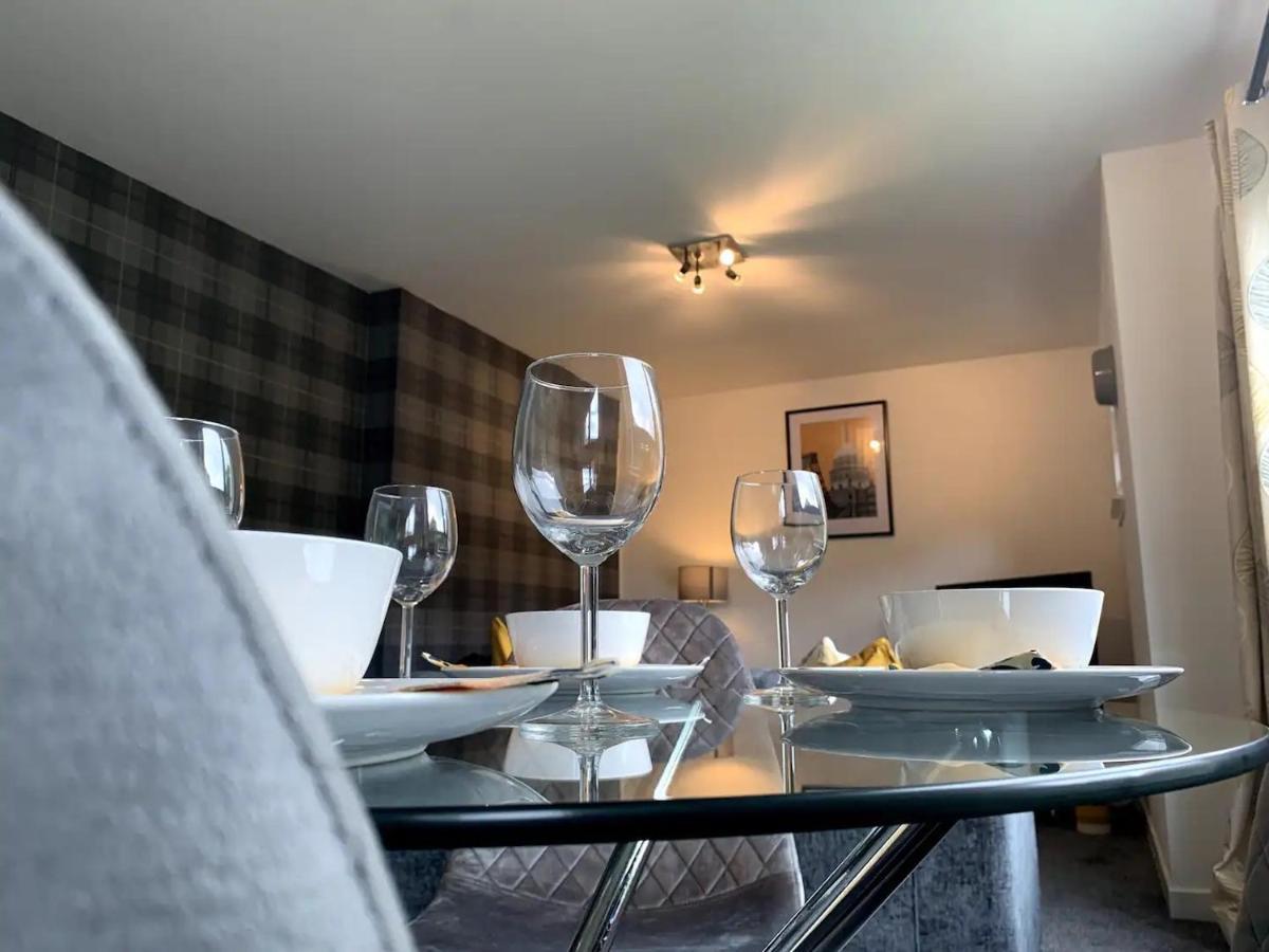 Modern 2 Bedroom Flat With Free Parking In Cambuslang, Glasgow Kültér fotó