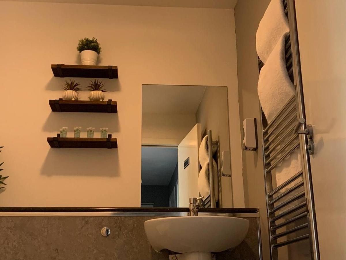 Modern 2 Bedroom Flat With Free Parking In Cambuslang, Glasgow Kültér fotó