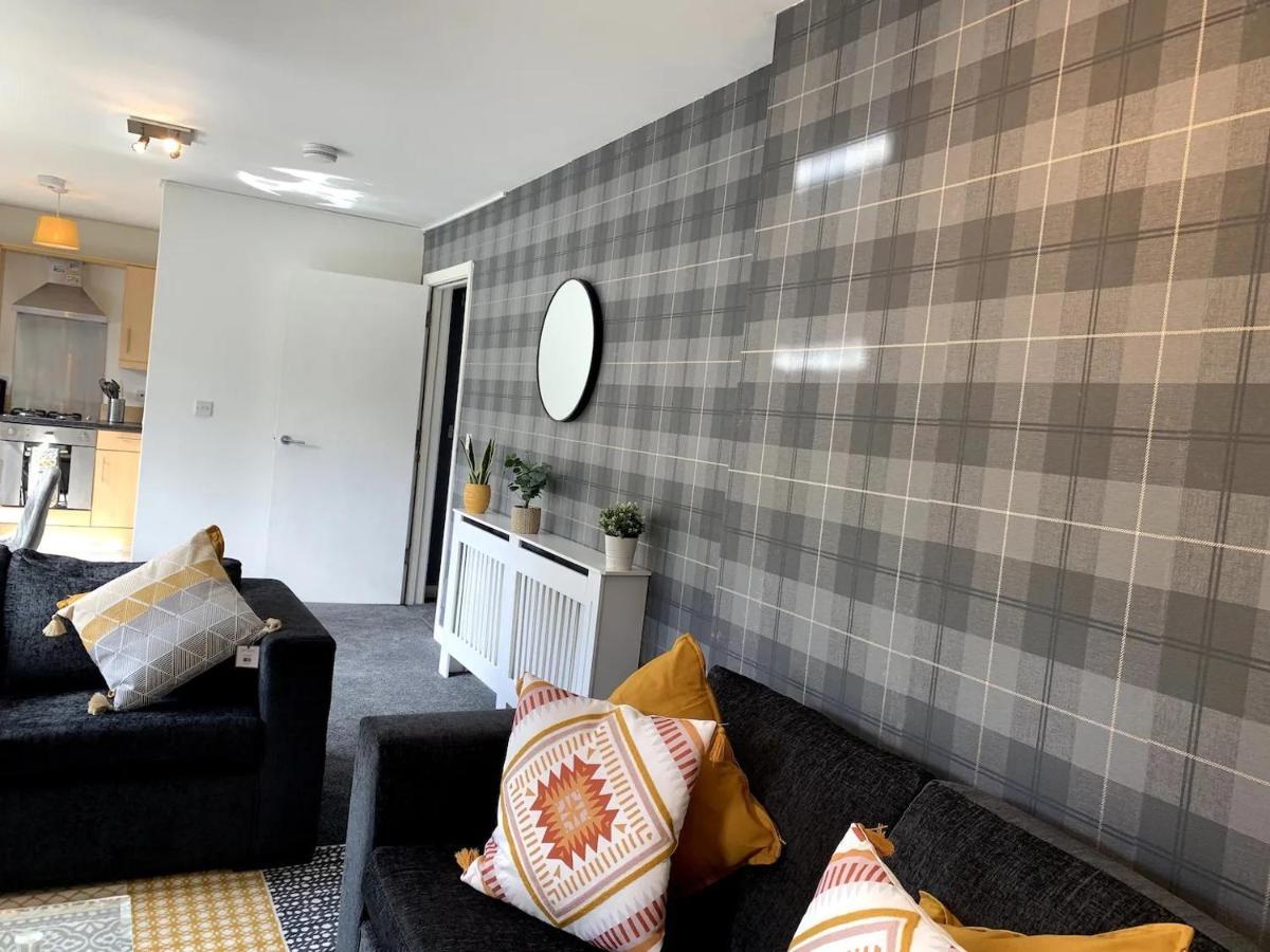 Modern 2 Bedroom Flat With Free Parking In Cambuslang, Glasgow Kültér fotó